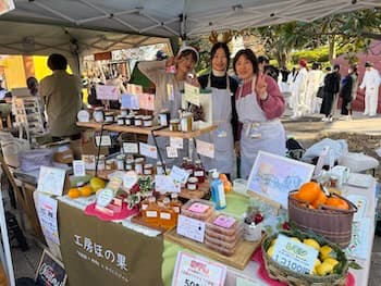 Image /static/img/marche/19th-christmas/landscape/IMG_3497.jpeg